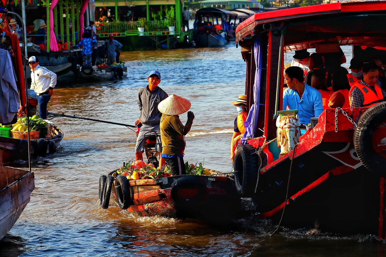 Floating Market: A Scamming Trap For Tourists