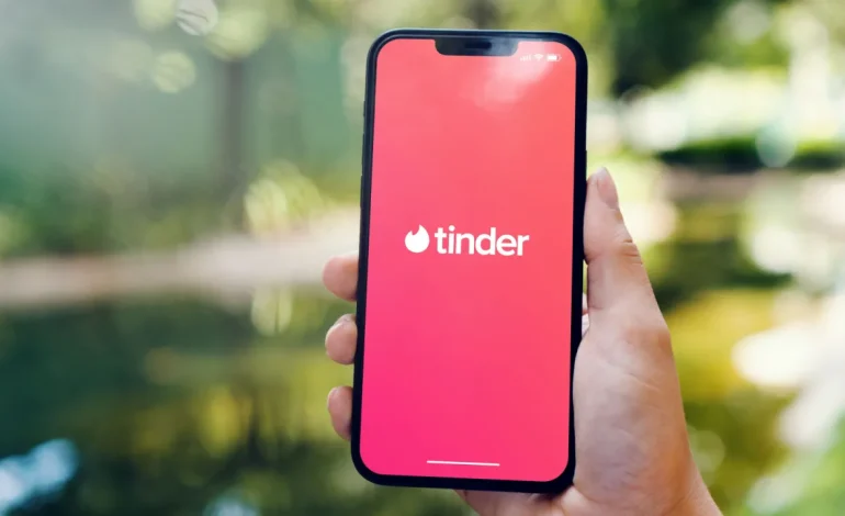 The Shift To Online Dating: Love In Digital Times