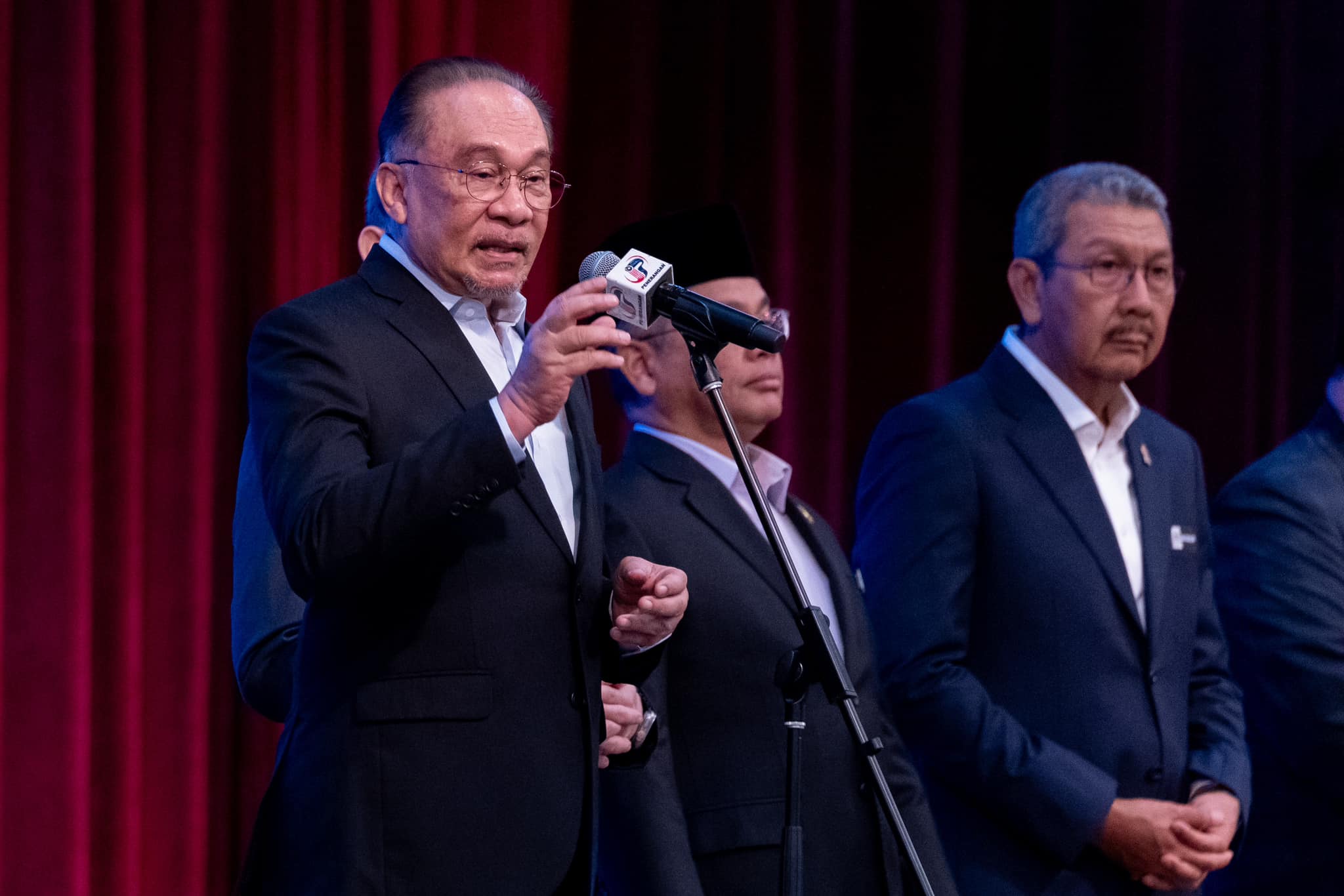 Anwar Urges KPDN To Tighten Price Checks In Bazaars