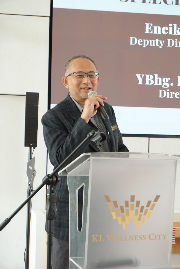 Encik Ahmad Husni Ahmad Basri
(Deputy Director of Package Development Division,Tourism Malaysia)